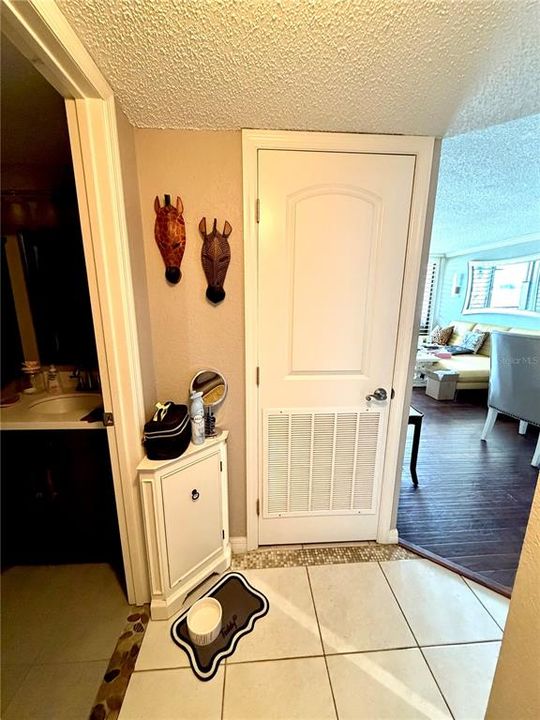 For Sale: $215,000 (2 beds, 2 baths, 960 Square Feet)