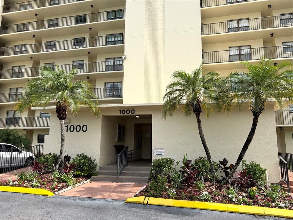 For Sale: $215,000 (2 beds, 2 baths, 960 Square Feet)