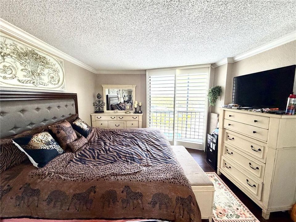 For Sale: $215,000 (2 beds, 2 baths, 960 Square Feet)