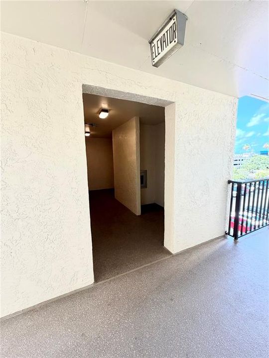 For Sale: $215,000 (2 beds, 2 baths, 960 Square Feet)