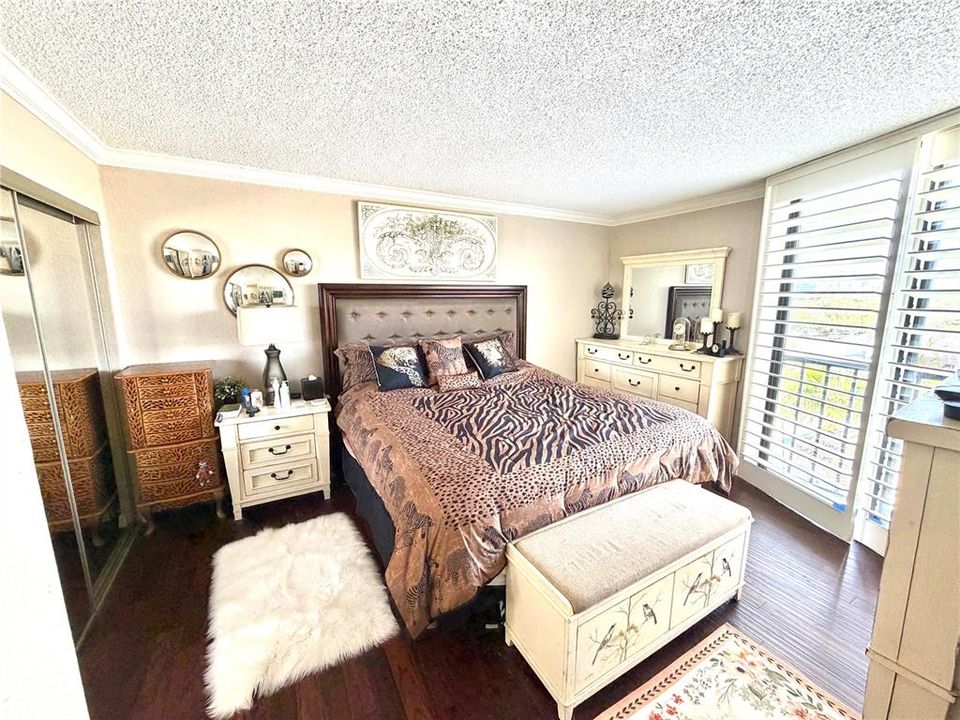 For Sale: $215,000 (2 beds, 2 baths, 960 Square Feet)
