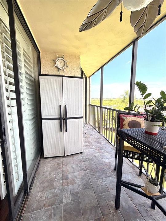 For Sale: $215,000 (2 beds, 2 baths, 960 Square Feet)