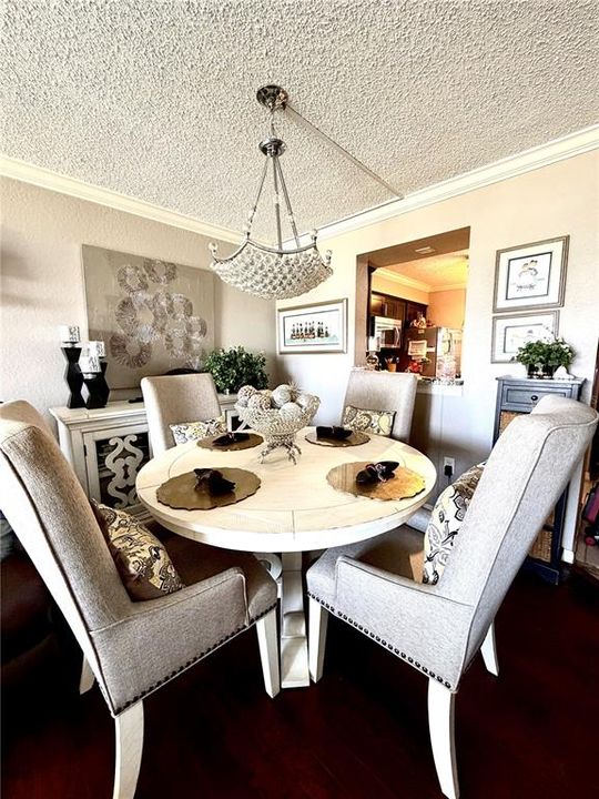 For Sale: $215,000 (2 beds, 2 baths, 960 Square Feet)