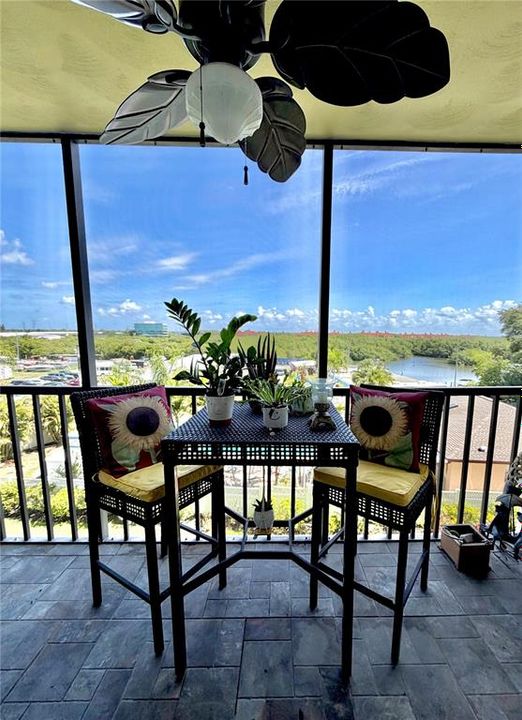 For Sale: $215,000 (2 beds, 2 baths, 960 Square Feet)