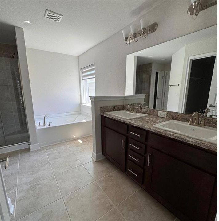 For Rent: $2,450 (3 beds, 2 baths, 1970 Square Feet)