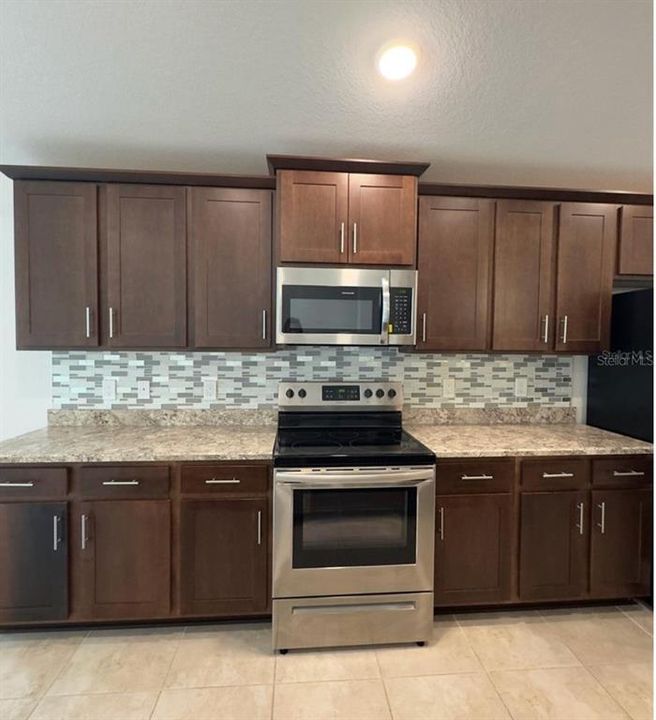 For Rent: $2,450 (3 beds, 2 baths, 1970 Square Feet)
