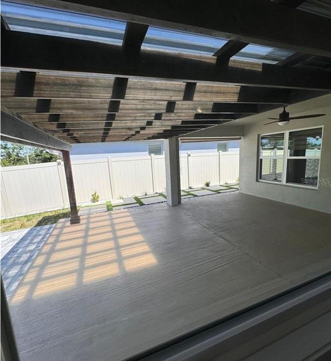 For Rent: $2,450 (3 beds, 2 baths, 1970 Square Feet)
