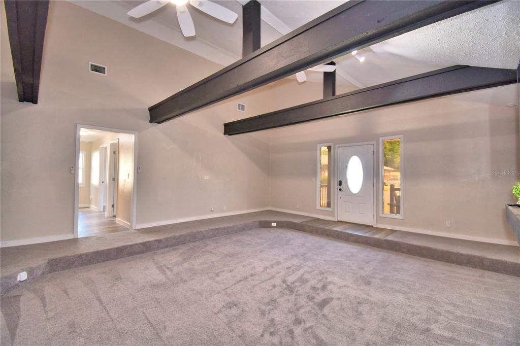 For Sale: $275,000 (3 beds, 2 baths, 1476 Square Feet)