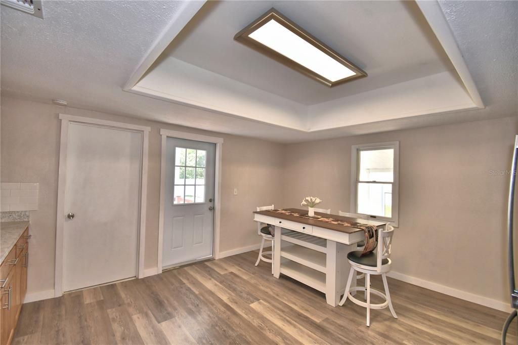 For Sale: $275,000 (3 beds, 2 baths, 1476 Square Feet)