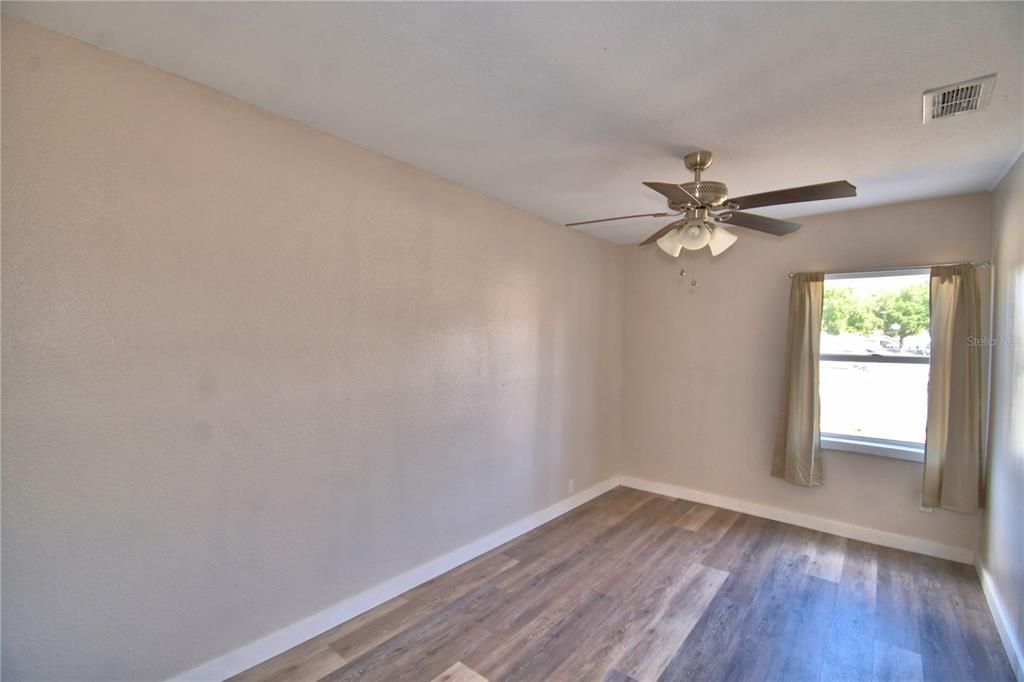For Sale: $275,000 (3 beds, 2 baths, 1476 Square Feet)