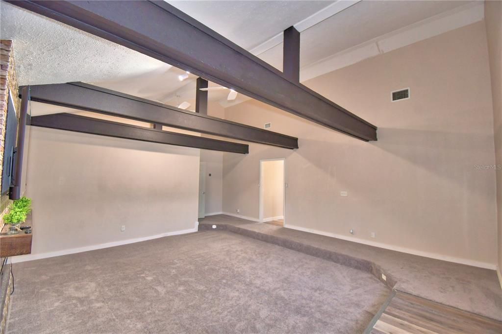 For Sale: $275,000 (3 beds, 2 baths, 1476 Square Feet)