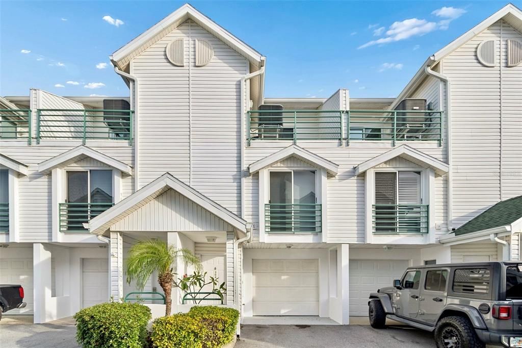 For Sale: $515,000 (3 beds, 3 baths, 1700 Square Feet)