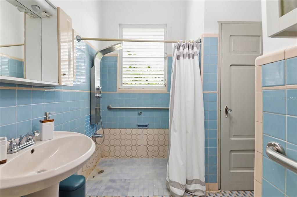 For Sale: $357,000 (4 beds, 3 baths, 1508 Square Feet)