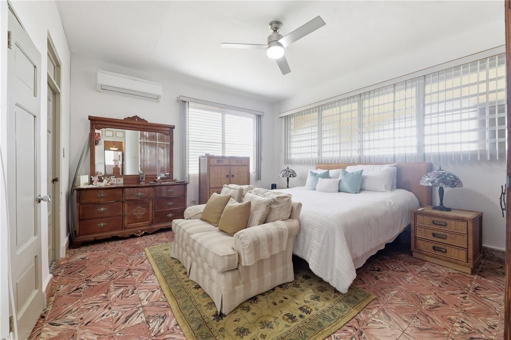 For Sale: $357,000 (4 beds, 3 baths, 1508 Square Feet)
