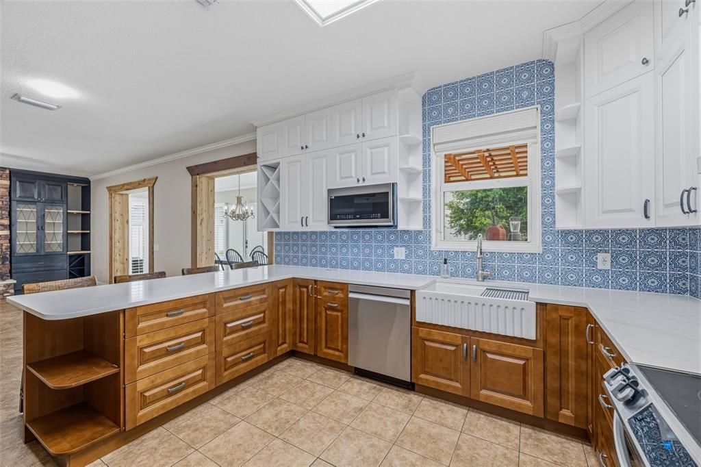 Active With Contract: $465,900 (5 beds, 2 baths, 2906 Square Feet)