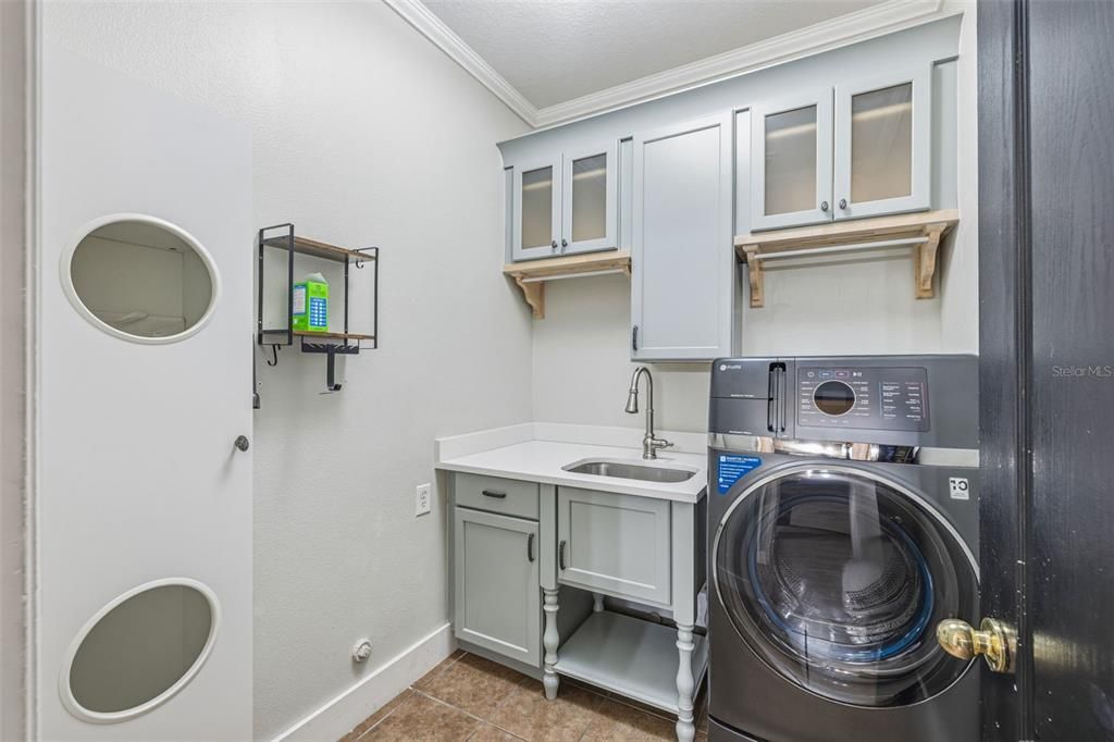 Active With Contract: $465,900 (5 beds, 2 baths, 2906 Square Feet)