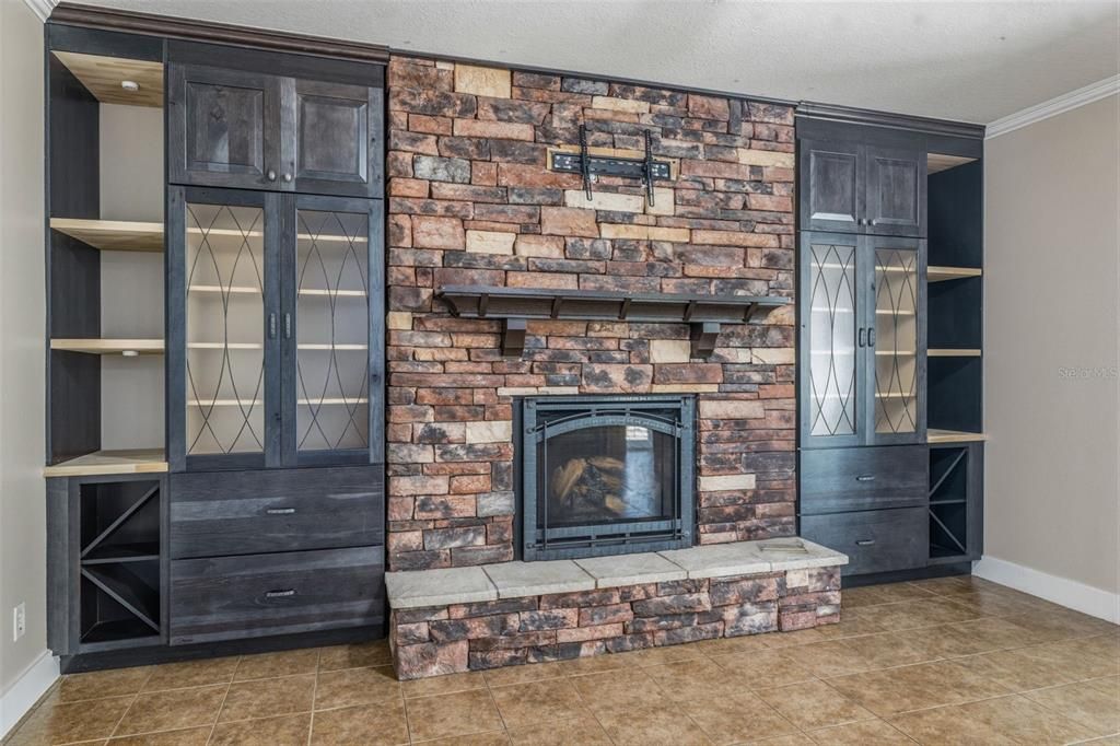 Active With Contract: $465,900 (5 beds, 2 baths, 2906 Square Feet)