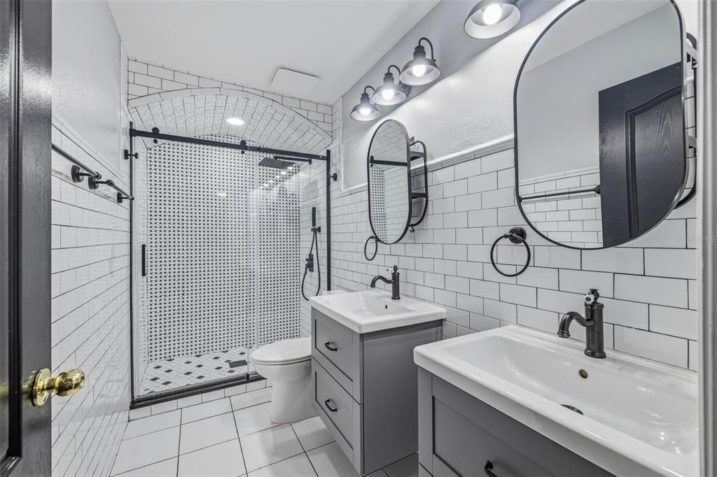 Active With Contract: $465,900 (5 beds, 2 baths, 2906 Square Feet)