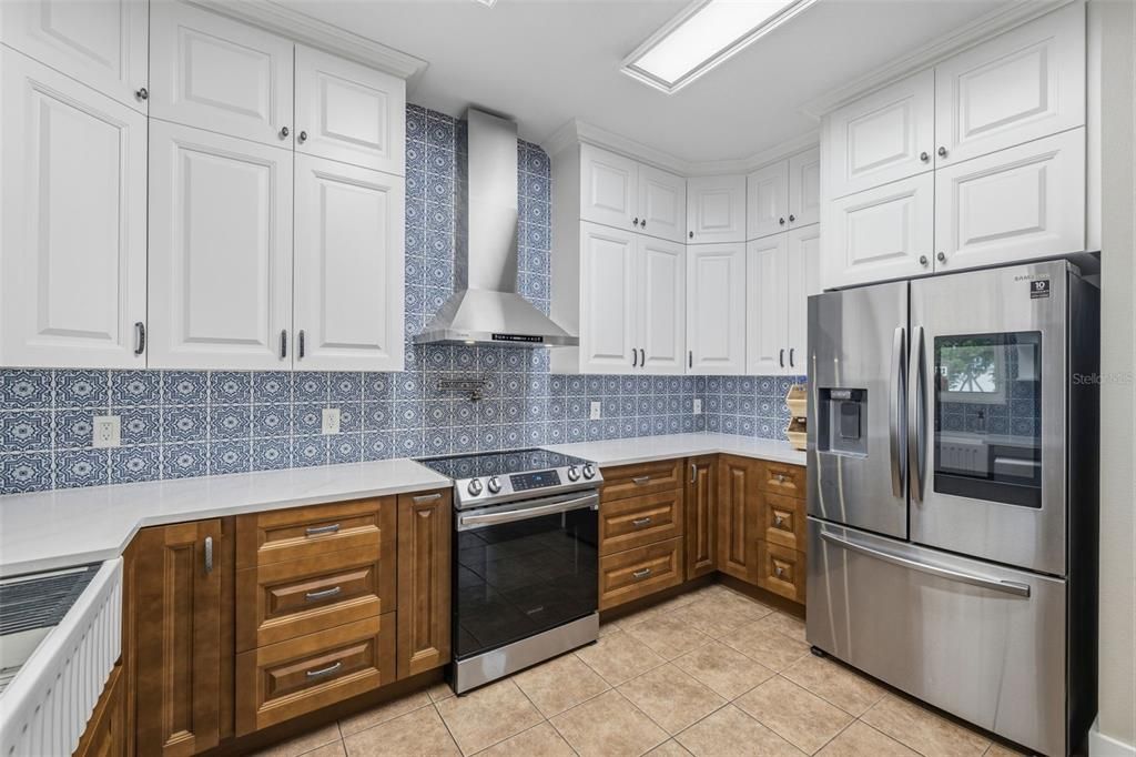 Active With Contract: $465,900 (5 beds, 2 baths, 2906 Square Feet)