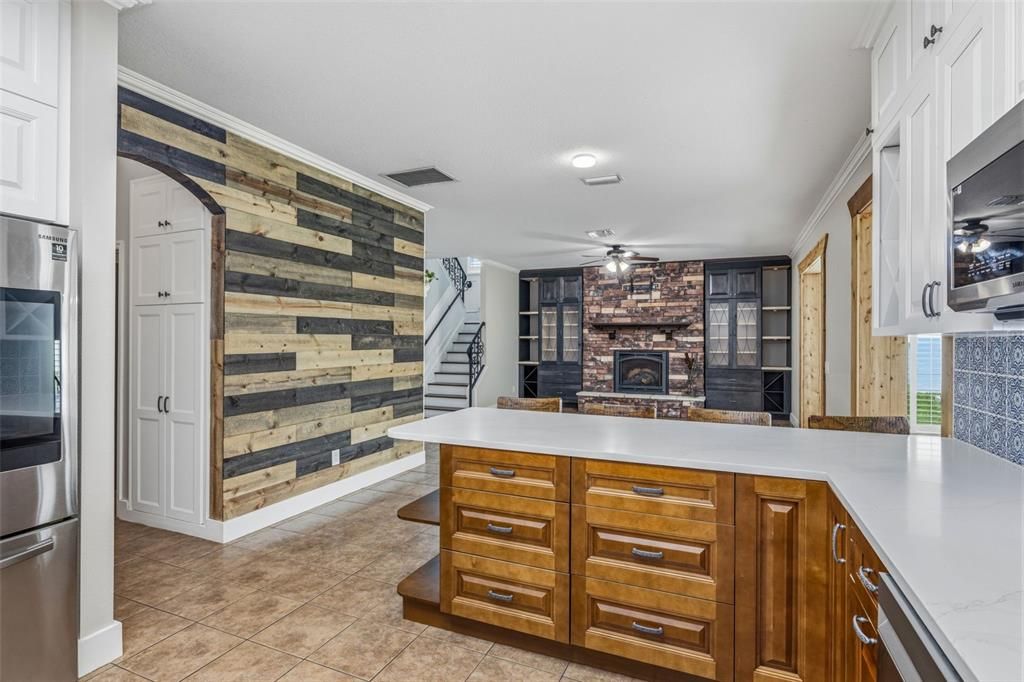 Active With Contract: $465,900 (5 beds, 2 baths, 2906 Square Feet)