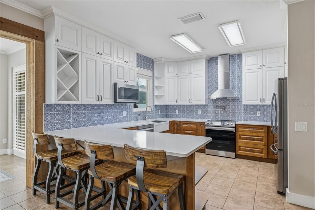 Active With Contract: $465,900 (5 beds, 2 baths, 2906 Square Feet)