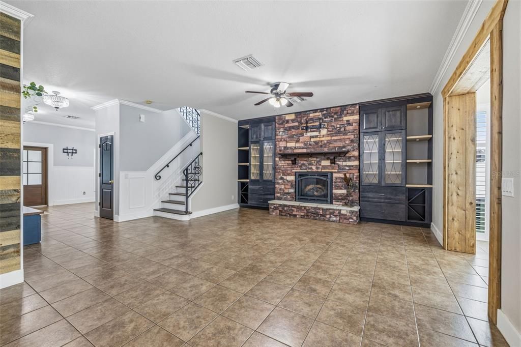 Active With Contract: $465,900 (5 beds, 2 baths, 2906 Square Feet)