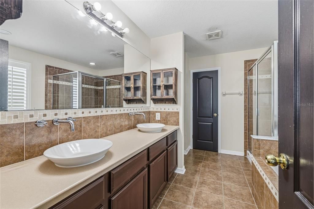 Active With Contract: $465,900 (5 beds, 2 baths, 2906 Square Feet)