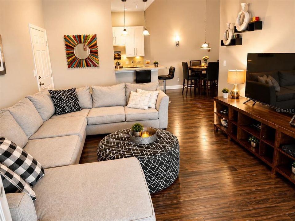 For Sale: $175,000 (2 beds, 2 baths, 1053 Square Feet)