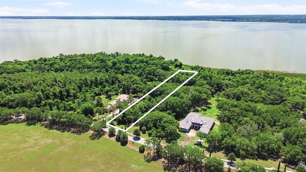En Venta: $759,000 (1.26 acres)