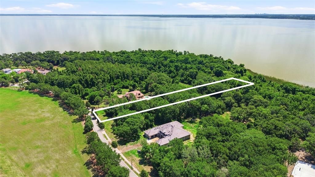 En Venta: $759,000 (1.26 acres)
