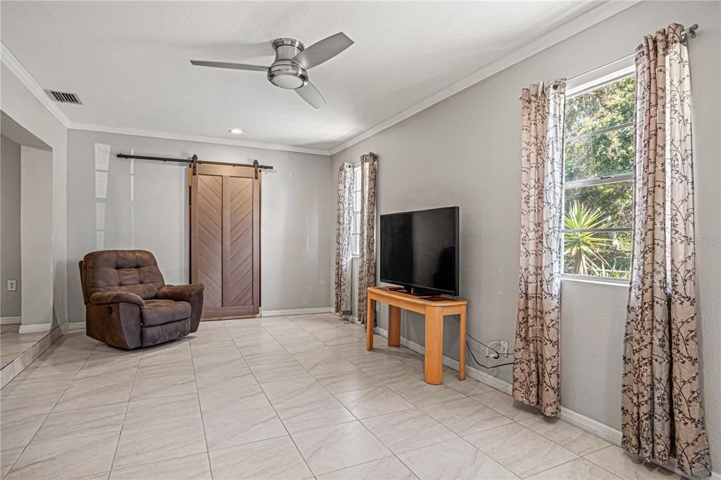 For Sale: $280,000 (3 beds, 2 baths, 1250 Square Feet)