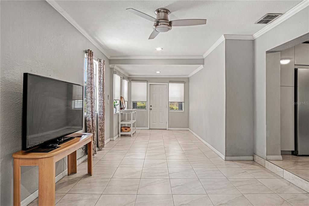 For Sale: $280,000 (3 beds, 2 baths, 1250 Square Feet)