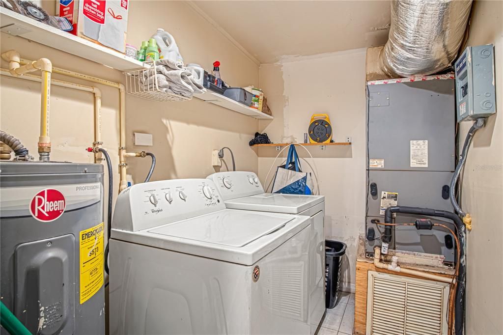 For Sale: $280,000 (3 beds, 2 baths, 1250 Square Feet)