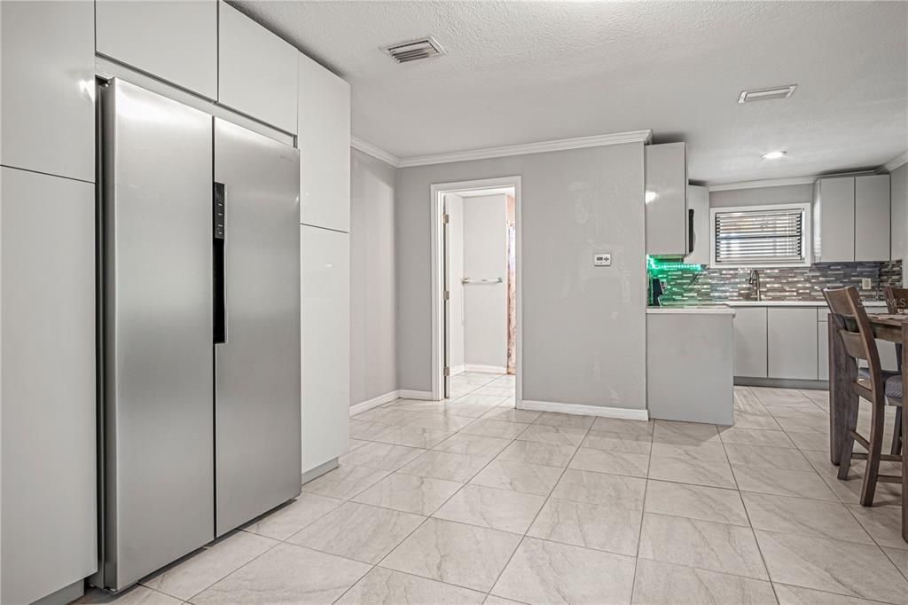 For Sale: $280,000 (3 beds, 2 baths, 1250 Square Feet)