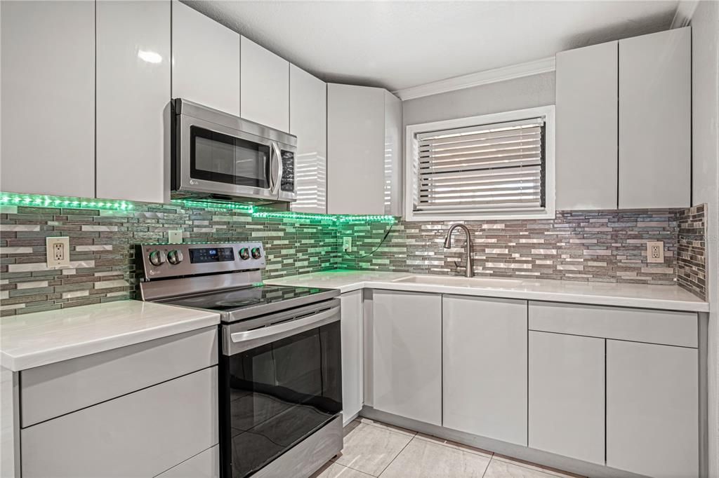 For Sale: $280,000 (3 beds, 2 baths, 1250 Square Feet)