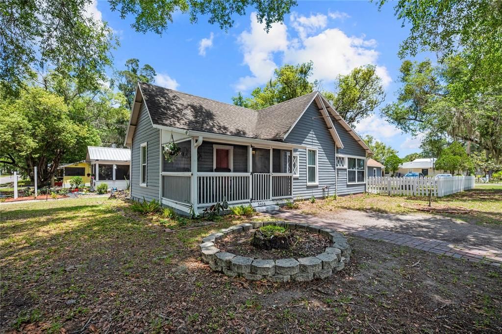 For Sale: $223,000 (2 beds, 1 baths, 776 Square Feet)
