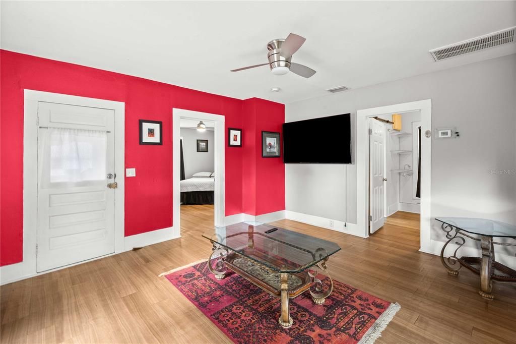 For Sale: $223,000 (2 beds, 1 baths, 776 Square Feet)