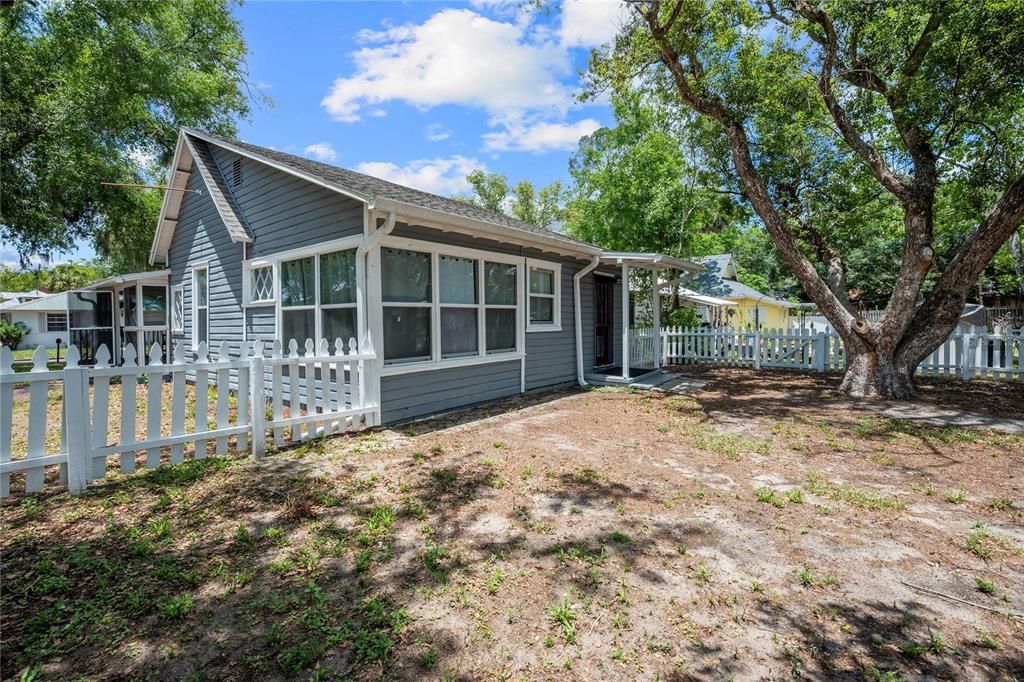 For Sale: $223,000 (2 beds, 1 baths, 776 Square Feet)