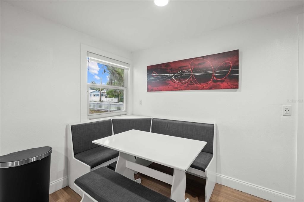 For Sale: $223,000 (2 beds, 1 baths, 776 Square Feet)