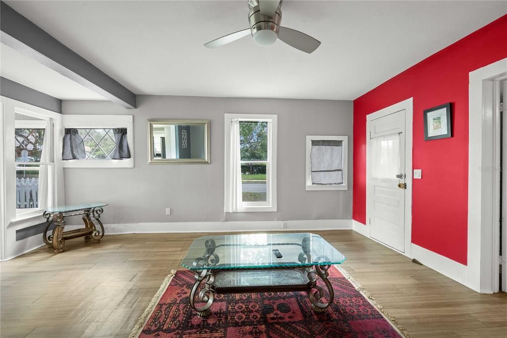 For Sale: $223,000 (2 beds, 1 baths, 776 Square Feet)