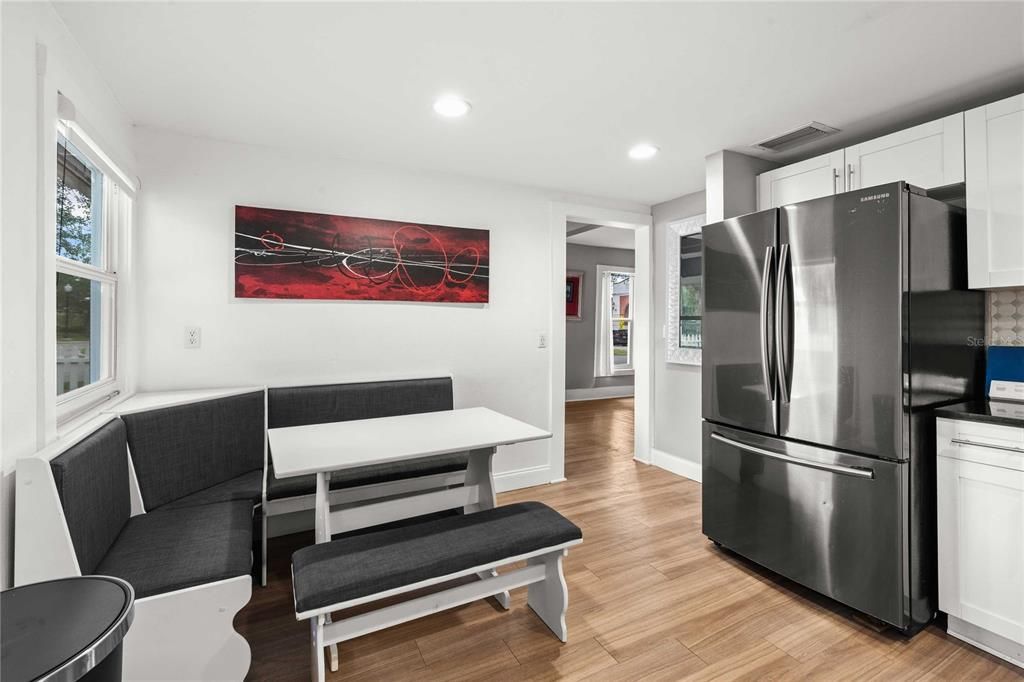 For Sale: $223,000 (2 beds, 1 baths, 776 Square Feet)