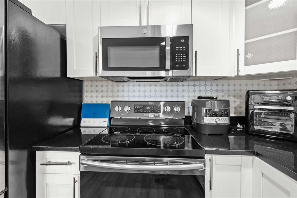 For Sale: $223,000 (2 beds, 1 baths, 776 Square Feet)