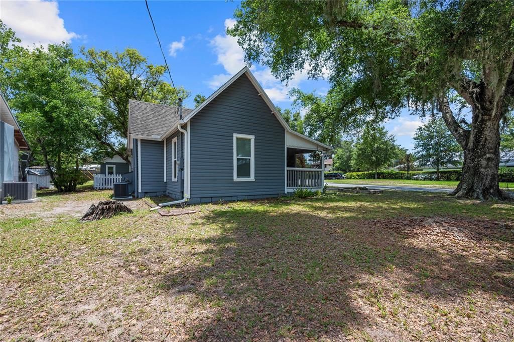 For Sale: $223,000 (2 beds, 1 baths, 776 Square Feet)