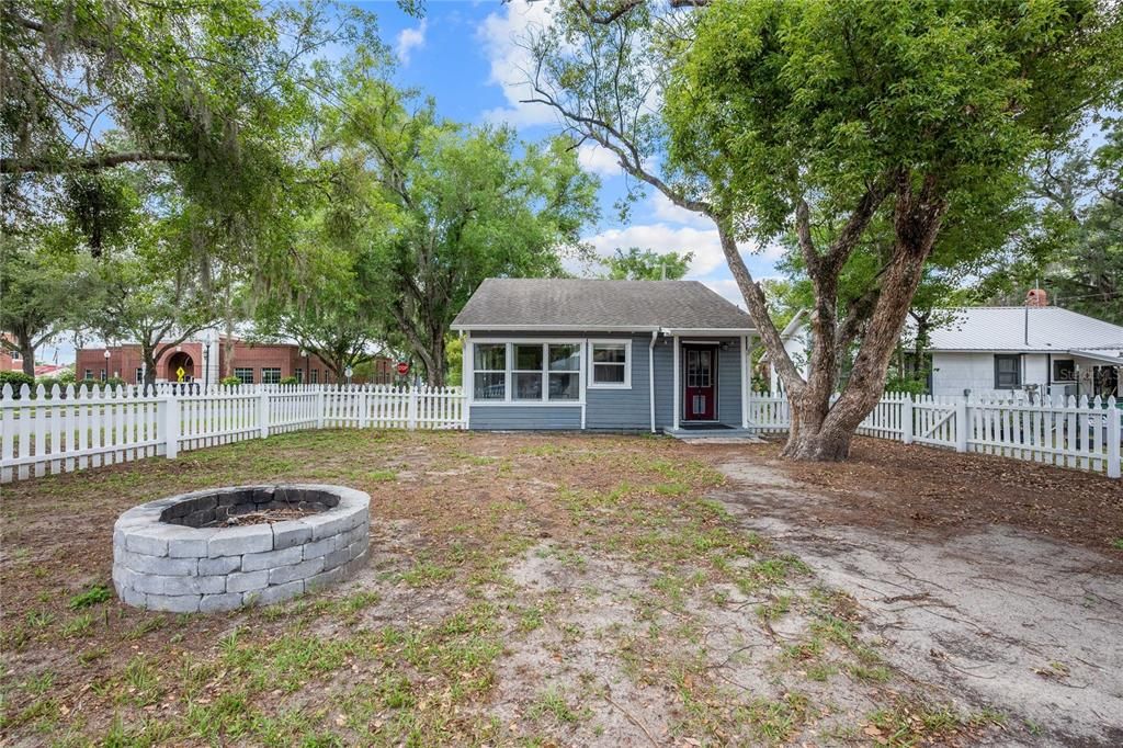 For Sale: $223,000 (2 beds, 1 baths, 776 Square Feet)