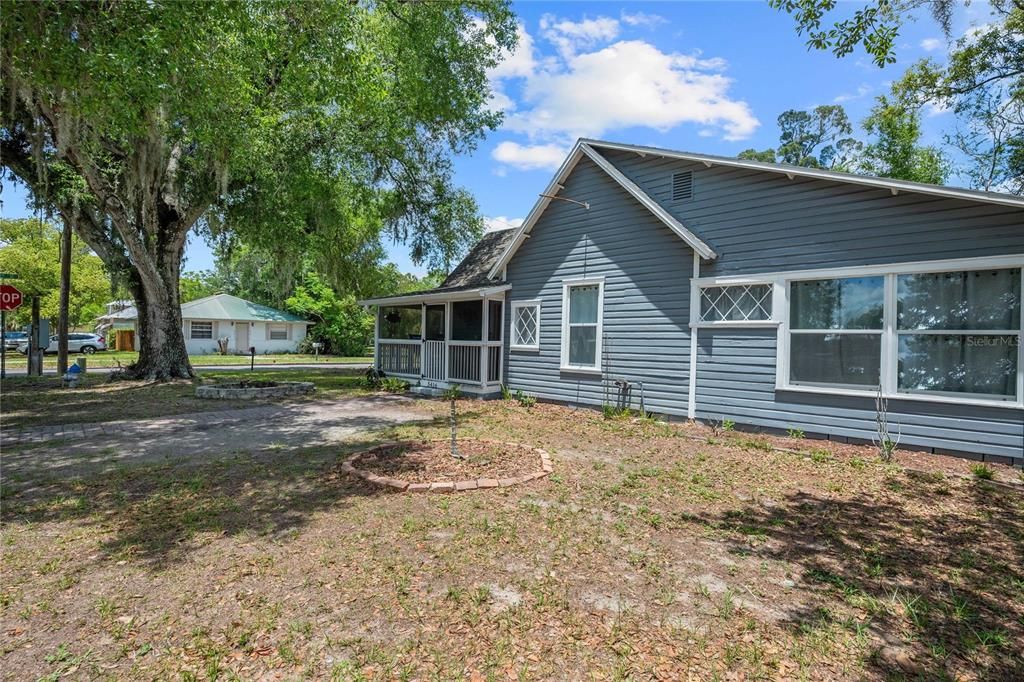 For Sale: $223,000 (2 beds, 1 baths, 776 Square Feet)