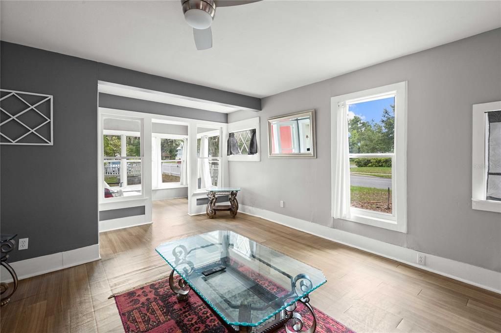 For Sale: $223,000 (2 beds, 1 baths, 776 Square Feet)