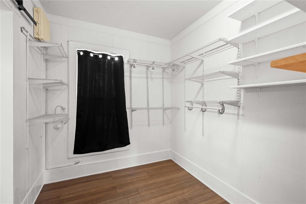 For Sale: $223,000 (2 beds, 1 baths, 776 Square Feet)