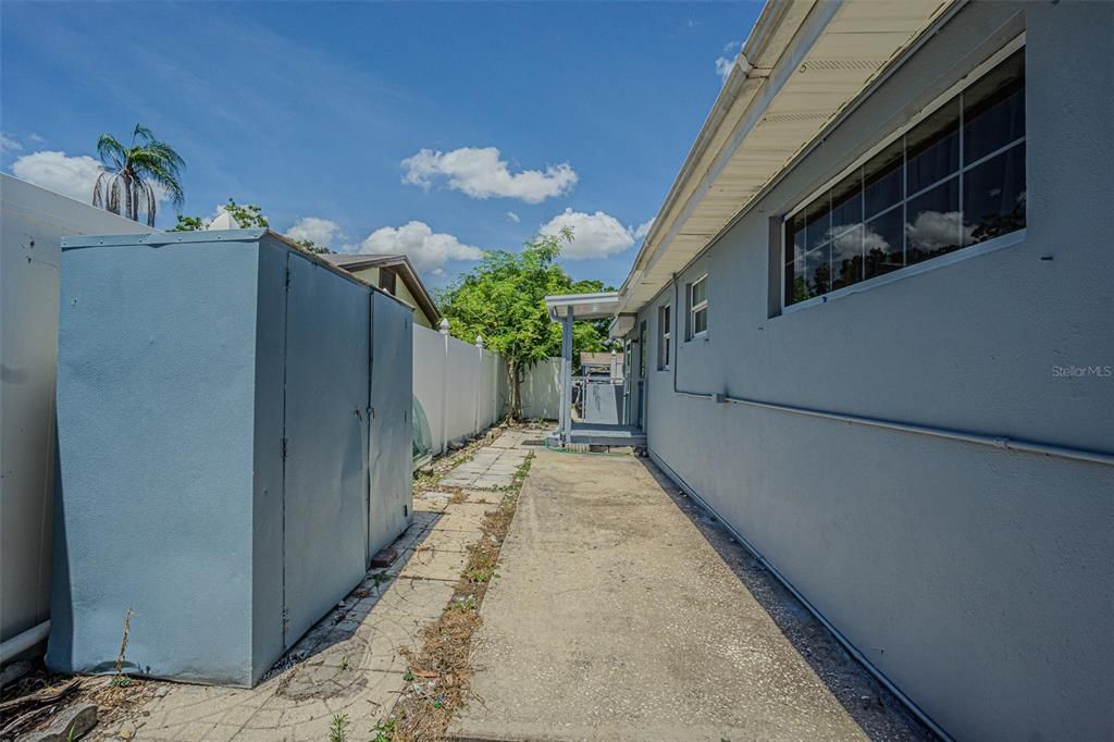 For Sale: $425,000 (4 beds, 1 baths, 1288 Square Feet)