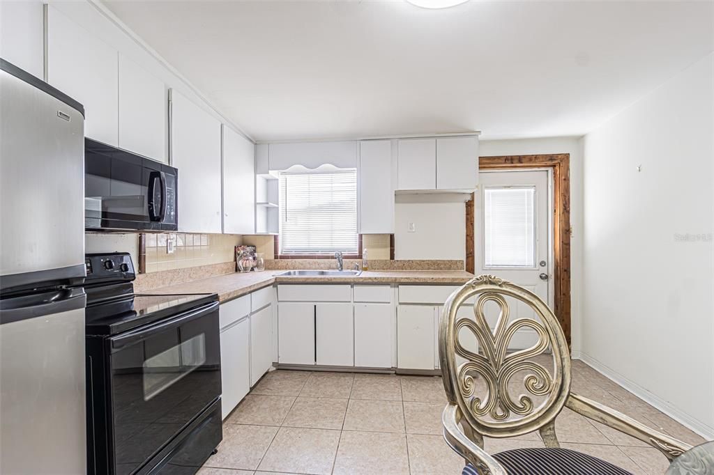 For Sale: $425,000 (4 beds, 1 baths, 1288 Square Feet)
