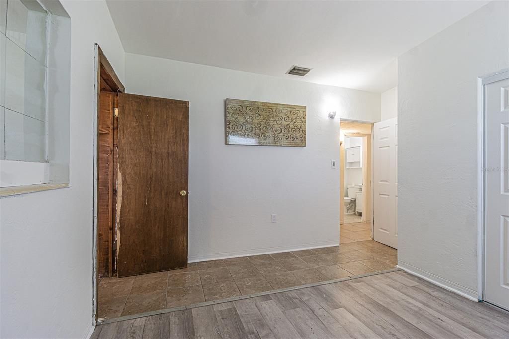 For Sale: $425,000 (4 beds, 1 baths, 1288 Square Feet)